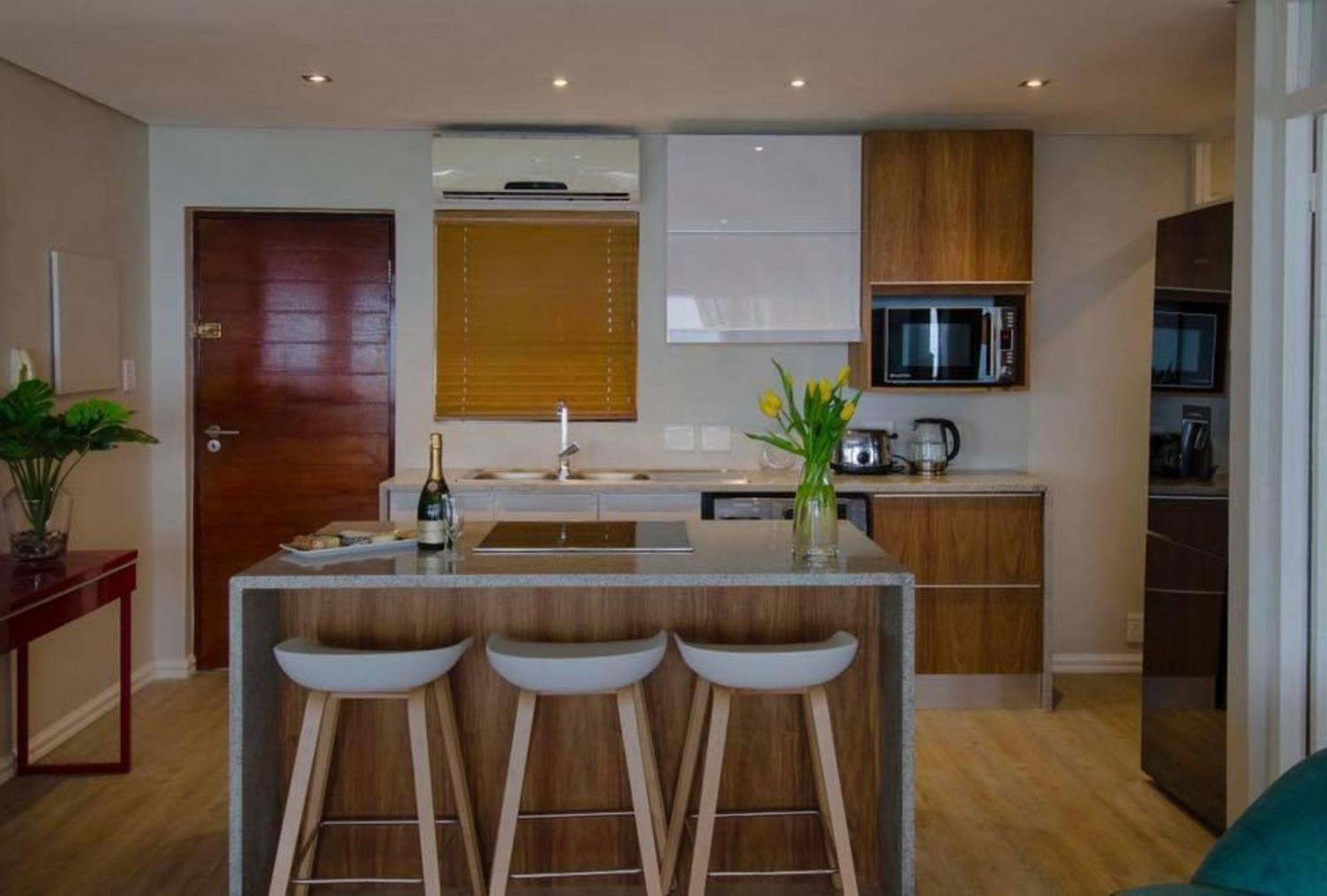 6 Dolphin Views La Mercy Beachfront Appartement Buitenkant foto